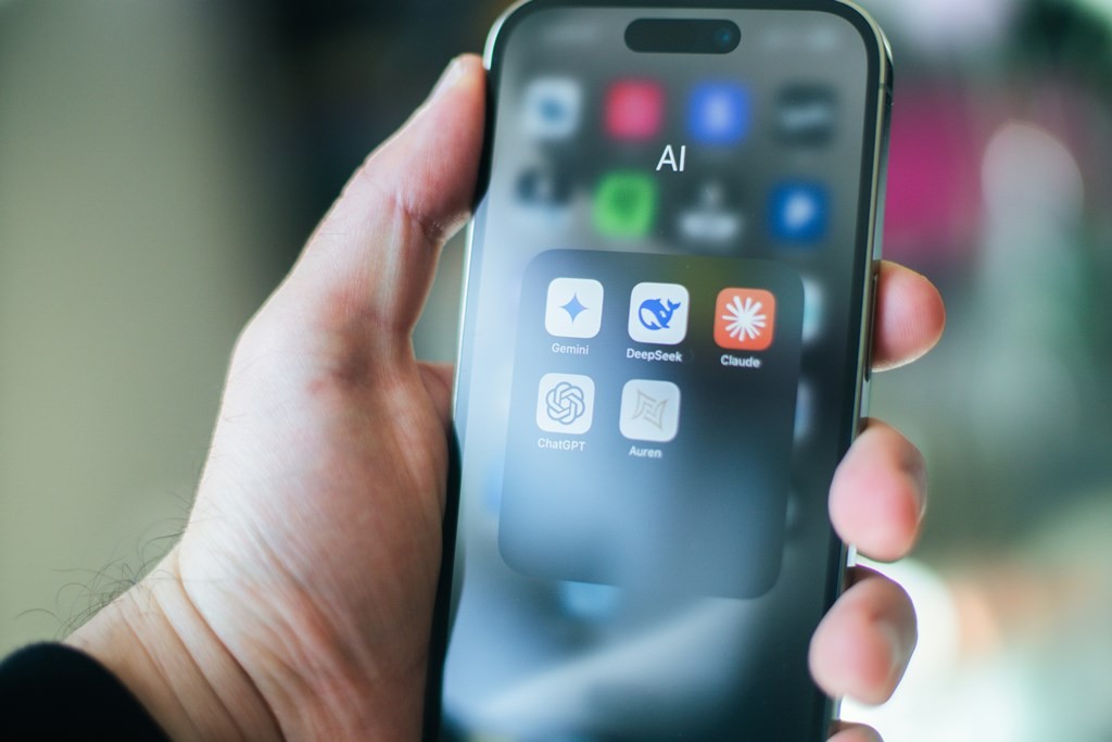 Smartphone with AI chatbots
